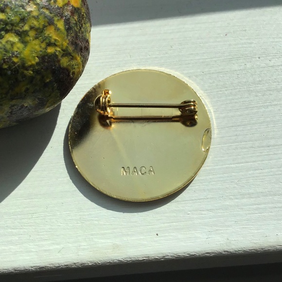 ⛷🇨🇦Vintage French Mont Sainte-Anne Ski Enamel Pin Brooch - Picture 3 of 4